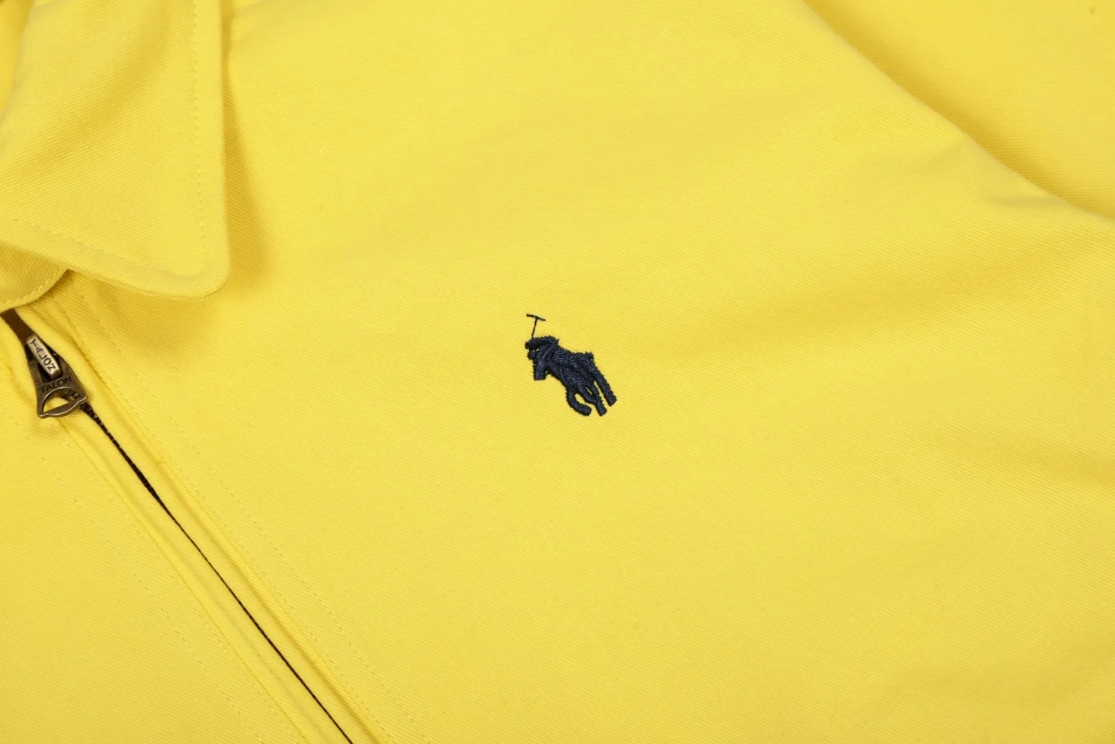 P300 top quality" Style number: 8101# (not off the shelves all year round) [Ralph Lauren/Ralph Lauren old cadre pony embroidered armband POLO jacket] ✅Ralph Lauren Ralph Lauren classic basic American retro old cadre goddess style jacket ✅Pure cotton high-gram heavy wash, soft, comfortable and tangible, upright and textured ✅Customized Vintage bronze double-open zipper head to restore the same quality as the cabinet version ✅This style: White/khaki color. There are waist patterns inside the threads of the collar and cuffs. Please note~ ✅Retro versatile jacket. The upper body is very flattering. Versatile model YYDS~ ✅Versatile for daily wear and work wear. ✅The upper body is simple and easy to wear. A must-have for goddess ootd. Good-looking clothes are never too picky. A must-have in the goddess' wardrobe. Size: S-XL. Color: White, yellow, red, navy, khaki, pink, light blue, olive green.